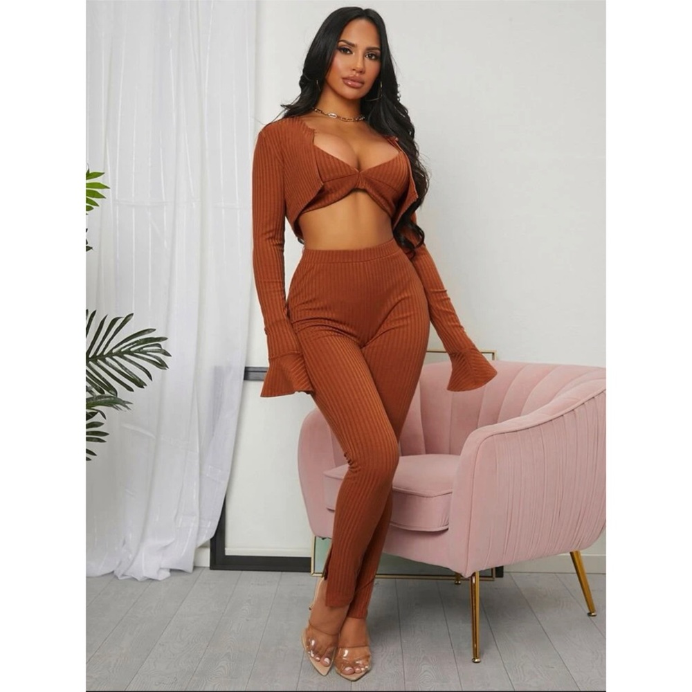 3piece Flounce Sleeve. Rust Brown